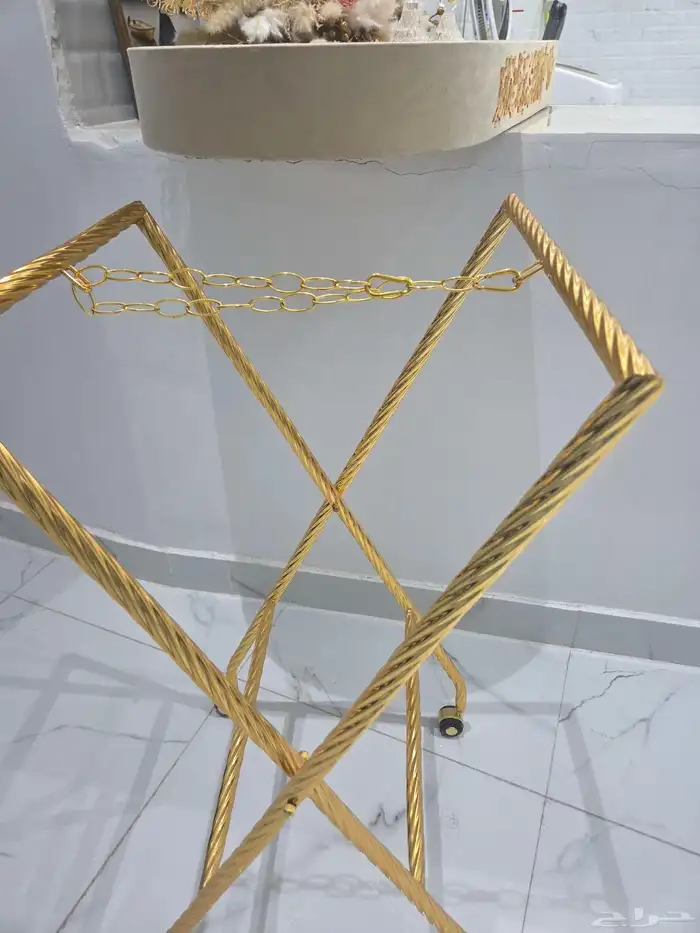 ستاند شبكة و ملكة باللون البيج و الوردي و الذهبي 2