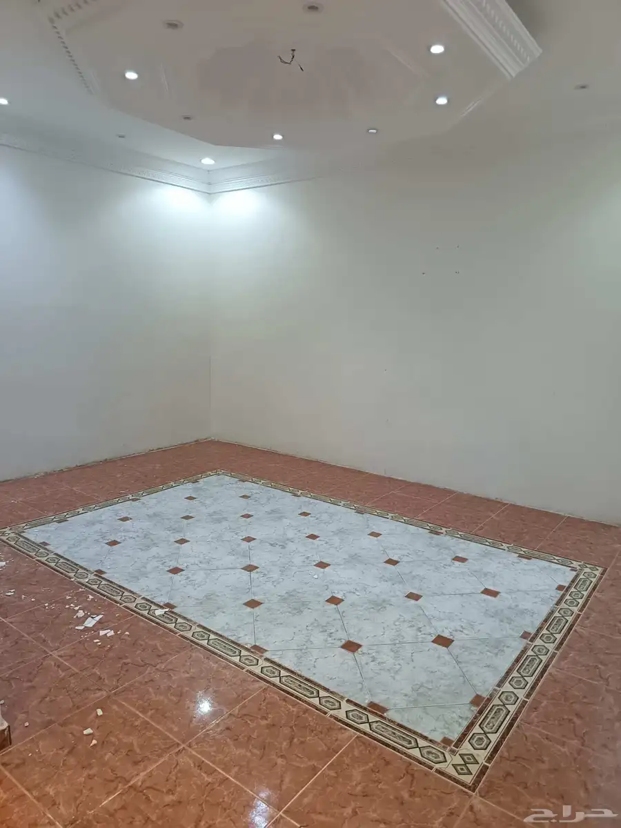 مطلوب بطحاء قريش شقة 4 غرف وصالتين ومطبخ 2