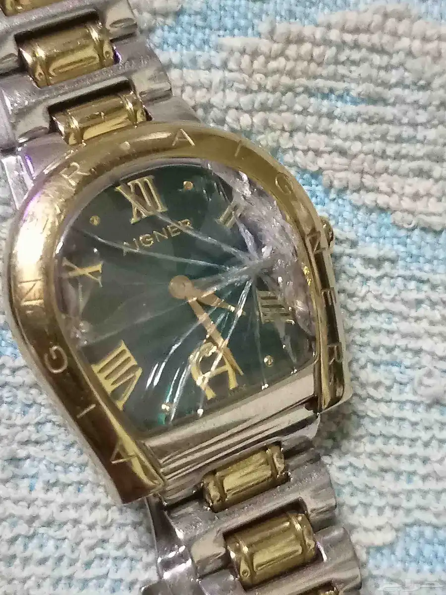 ساعه اقنر لون أخضر وذهبي واثنين شوبارد مستخدمه اصليين شغالين 10