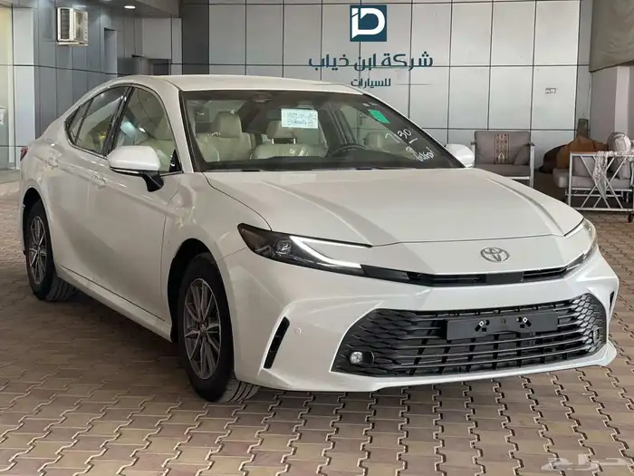 تويوتا كامري 2025 استاندر سعودي E ملوووح ابيض اسود 0