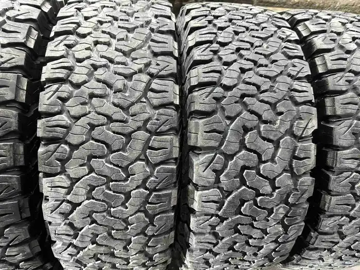 كفرات نص حجري بي اف جودرتش امريكي مقاس 285 65 18 3