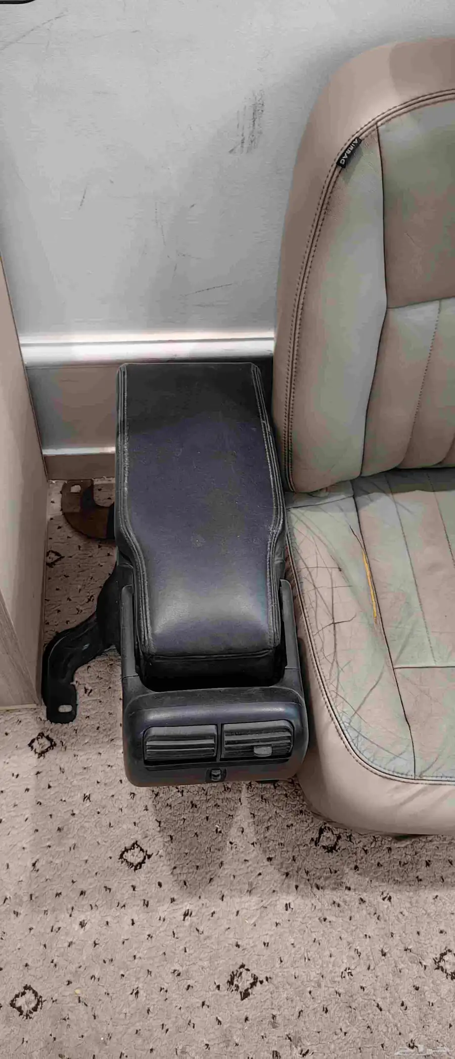 قطع غيار فورد لينكون تاون كار من 2003 الى 2011 34
