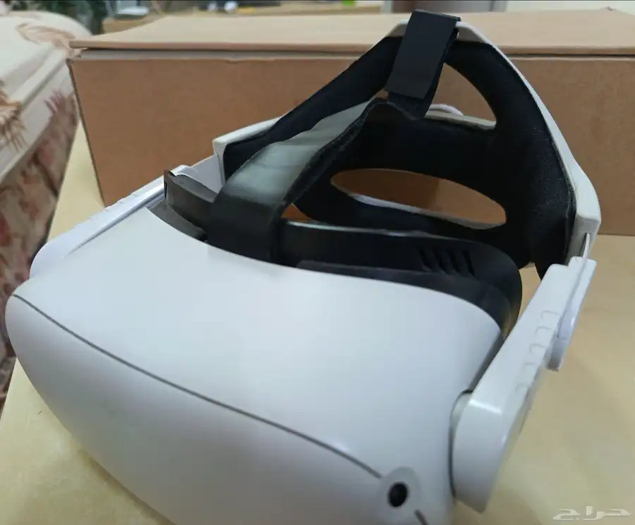 للبيع  Oculus Quest 2 VR بحالة ممتازة مع ملحقات مميزة 1