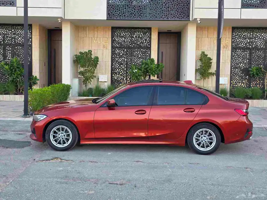 بي ام دبليو 320i 2021 index