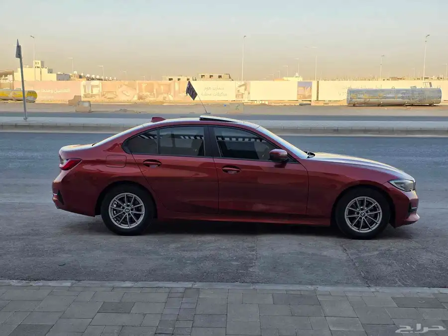 بي ام دبليو 320i 2021 index