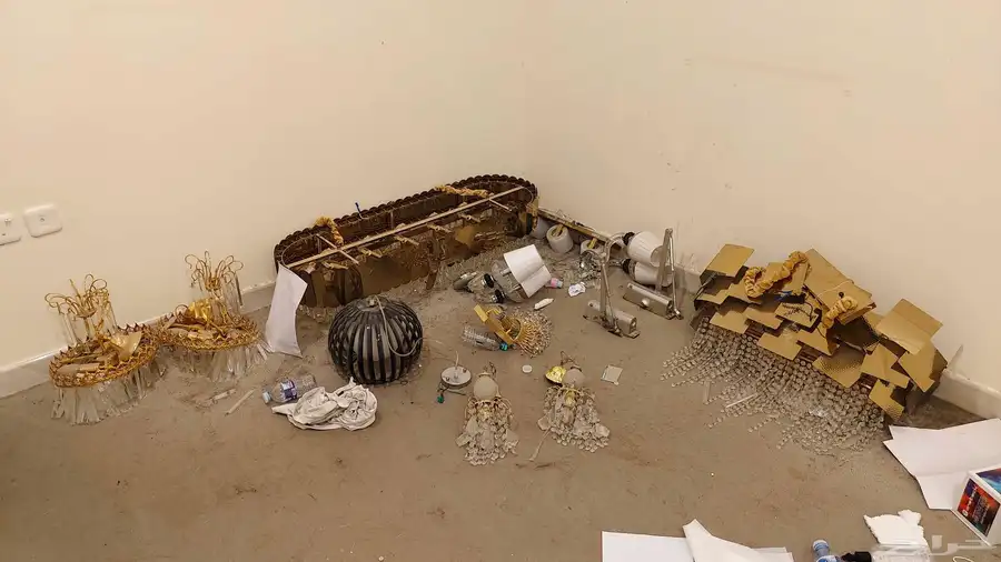 للبيع   نجف وثريات فاخرة مستعملة بحالة جيدة 0