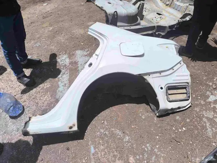 رفرف خلفي كورلا2016 0