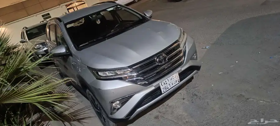 سياره تويوتا جيب رش نوع ثلاث مقاعد بصمه جير اتوماتيك حساسات 0