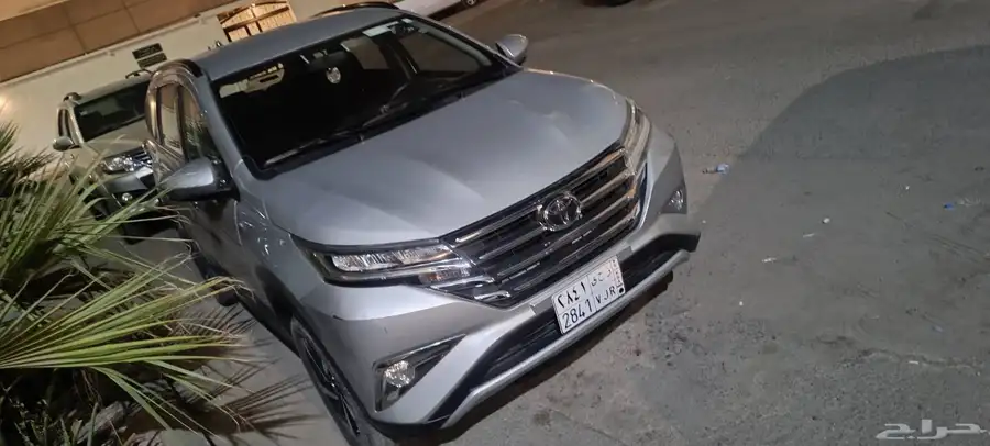 سياره تويوتا جيب رش نوع ثلاث مقاعد بصمه جير اتوماتيك حساسات 4