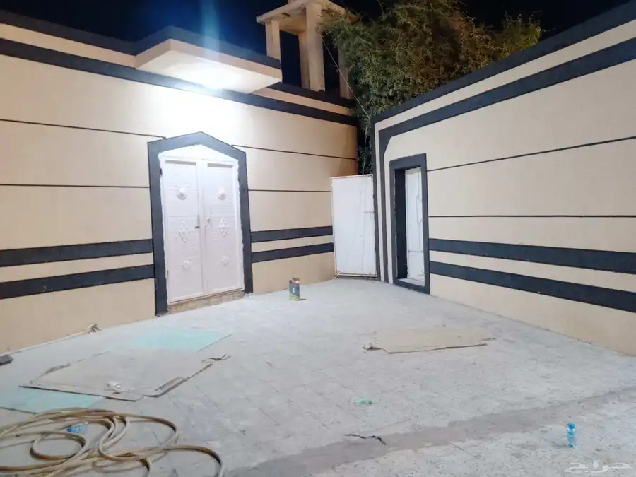 ليسه ملونة تطعيمات على الكرانيش وعلى الزوياء وعلى الشبابيك 9