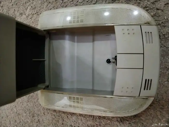 للبيع لمبة سقف كرولا موديل 2008 1