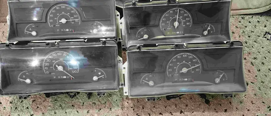 قطع غيار فورد لينكون تاون كار من 2003 الى 2011 49