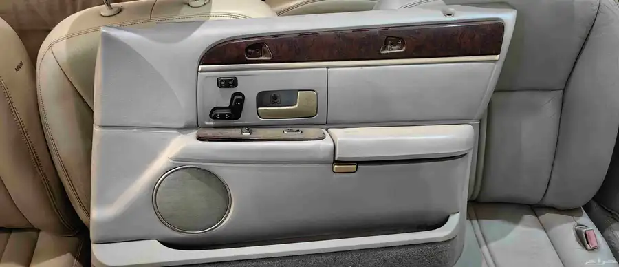 قطع غيار فورد لينكون تاون كار من 2003 الى 2011 20