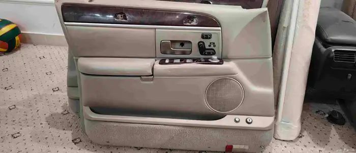 قطع غيار فورد لينكون تاون كار من 2003 الى 2011 22