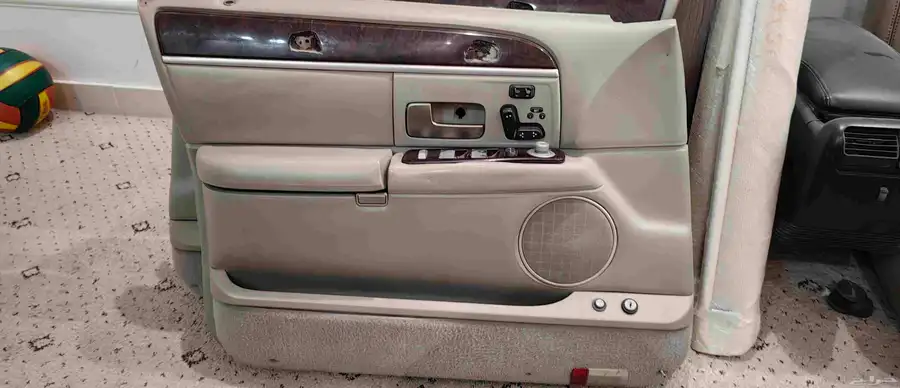 قطع غيار فورد لينكون تاون كار من 2003 الى 2011 22