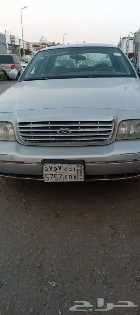 للبيع فورد فكتوريا مديل 2002 فحص جديد استماره منتهيه سنه 0