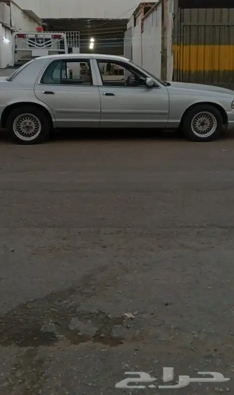 للبيع فورد فكتوريا مديل 2002 فحص جديد استماره منتهيه سنه 2