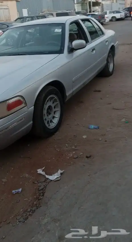 للبيع فورد فكتوريا مديل 2002 فحص جديد استماره منتهيه سنه 3
