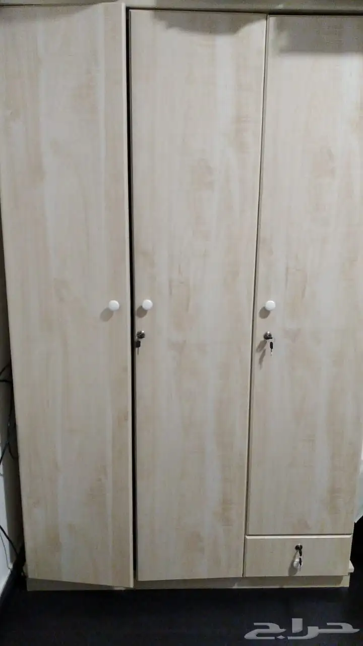 دولاب وثلاجه وسرير مع مرتبه 0