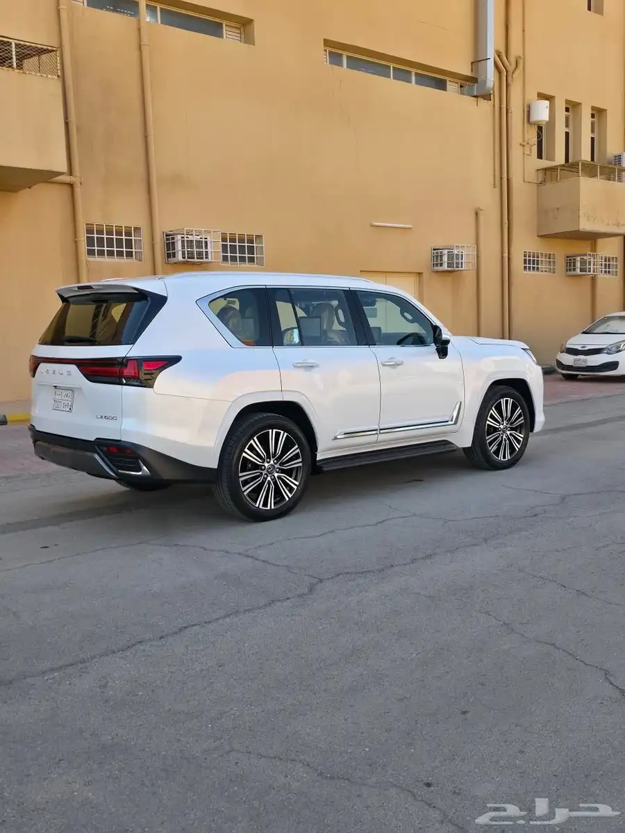 لكزس BB 2024 LX600 عداد 1300كيلو فقط 2