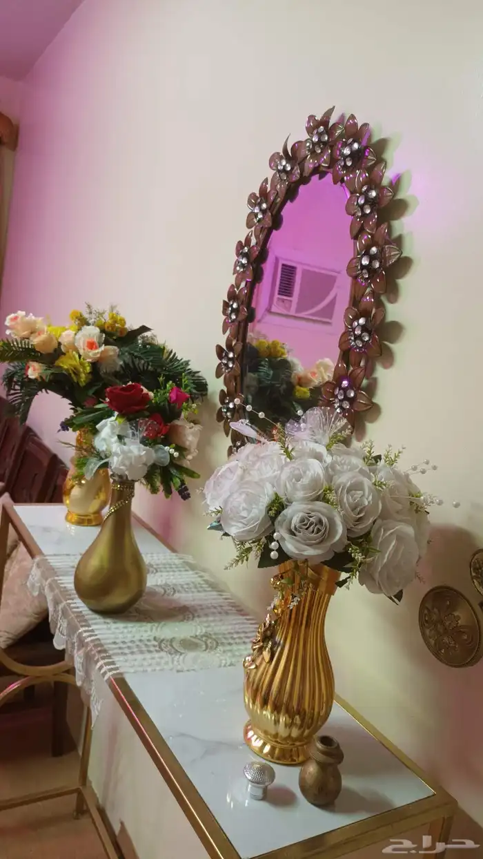 مدخل ذهبي مع مزهريات ورود 13