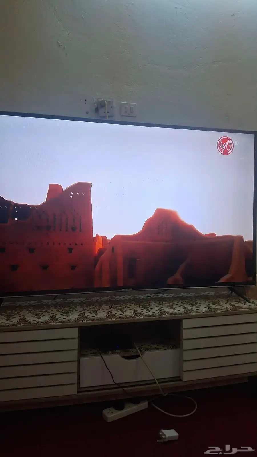 شاشه 85 بوصه سمارت كبيرره جدا  فيها كل التطبيقات شبه جديده 3