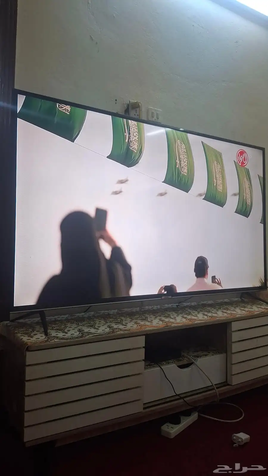 شاشه 85 بوصه سمارت كبيرره جدا  فيها كل التطبيقات شبه جديده 1