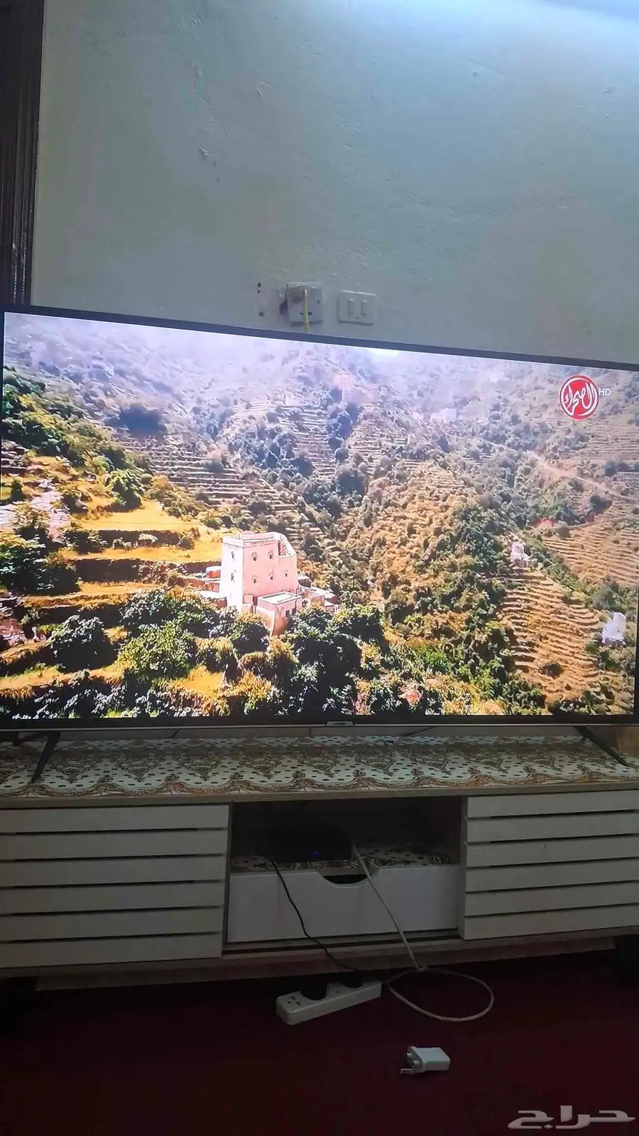 شاشه 85 بوصه سمارت كبيرره جدا  فيها كل التطبيقات شبه جديده 4