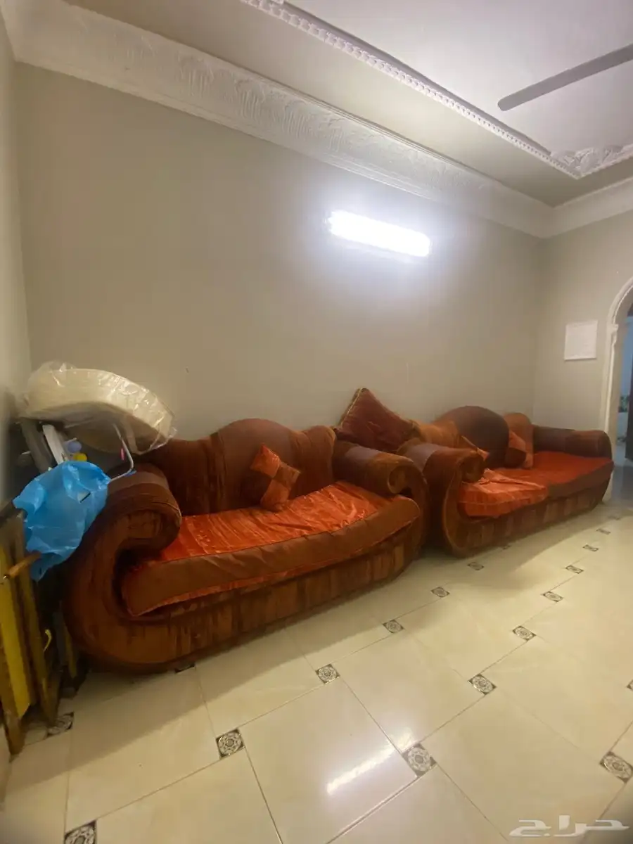 كنب نضيييف بي 400 والله يبارك بي الي يبغا السعر قابل للتفاوض 3