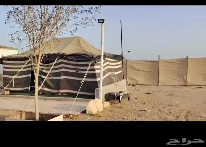 بيت شعر مع عازل مطر شبه نضيف 1