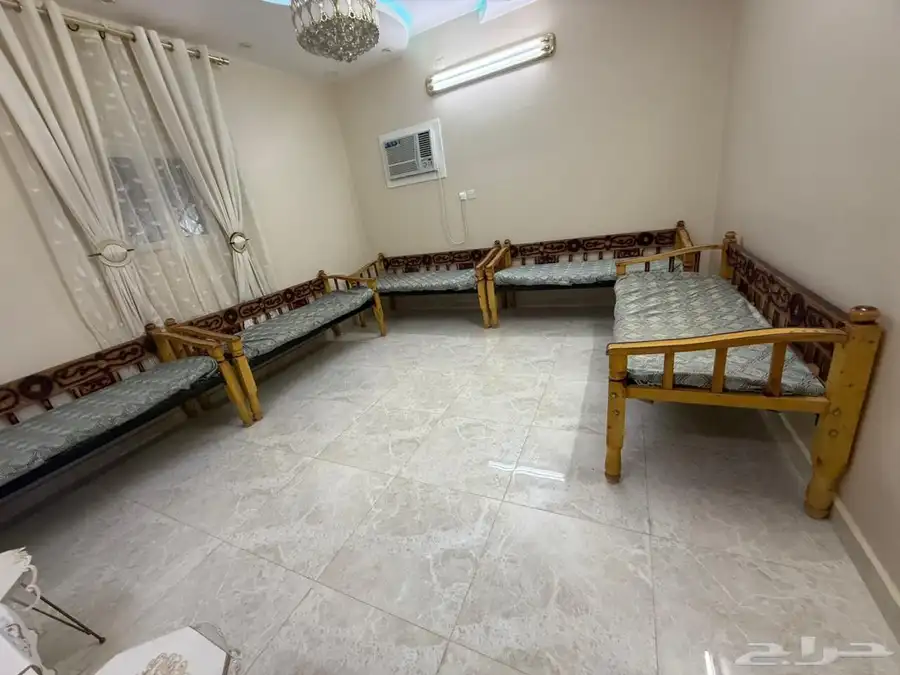 خمس كراسي مع فرش جديده تفصيل نفر 0