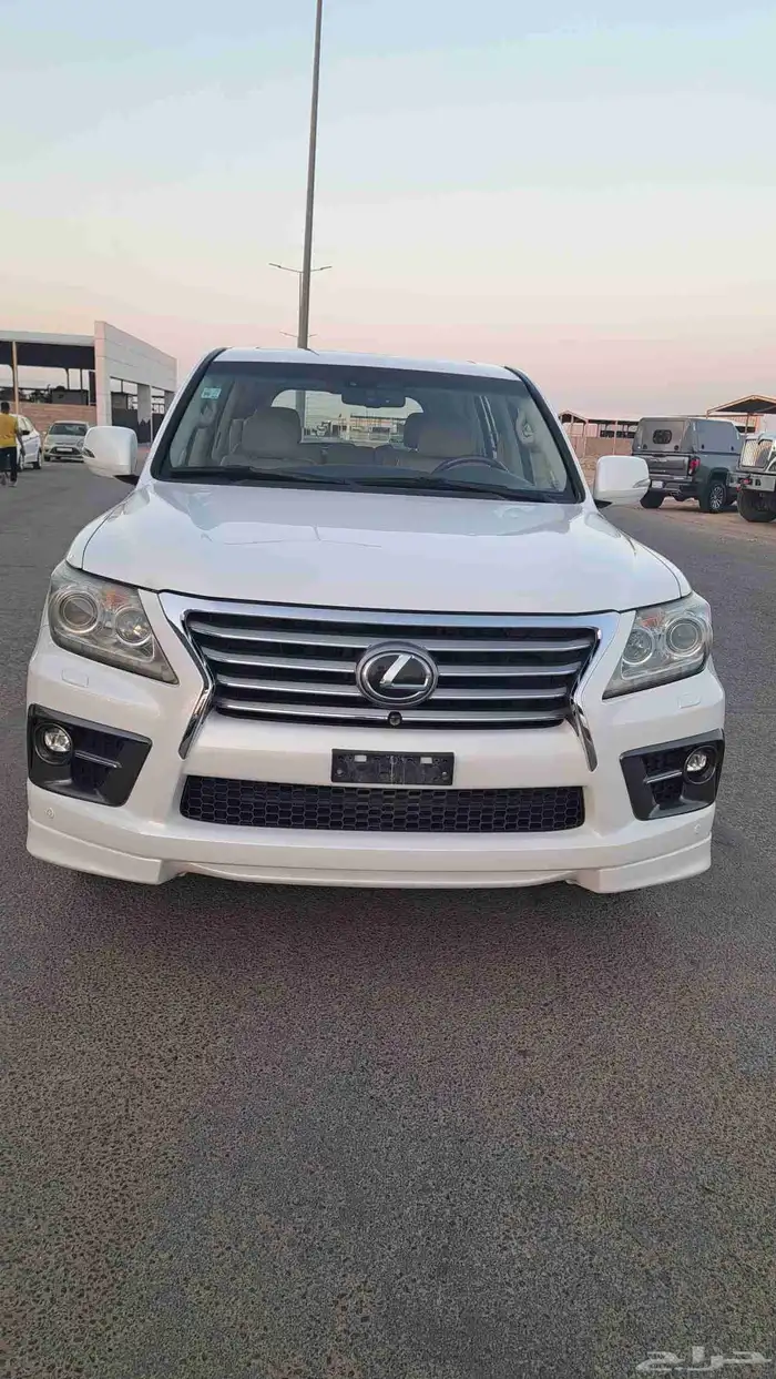 لكزس LX570 موديل 2015عداد243الف 2