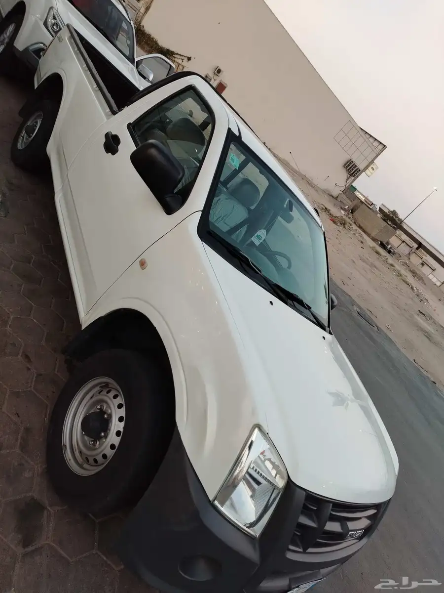 ايسوزو موديل 2008 بنزين وليست ديزل السيارة نظيفة جدا جدا جدا 1