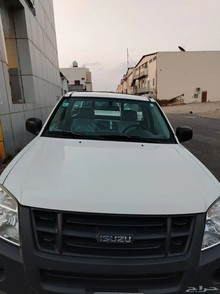 ايسوزو موديل 2008 بنزين وليست ديزل السيارة نظيفة جدا جدا جدا 0