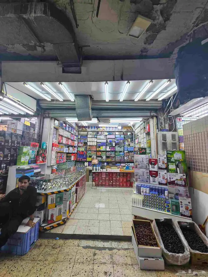 للبيع محل مؤجر بصك مستقل في البطحاء 0