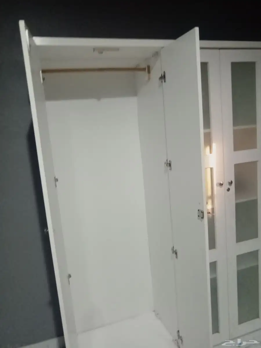 غرفة كاملة مكونة من دولاب 2 كمادينه وتسريحة 2 سرير نفر ونص و 2