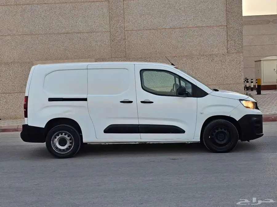 باص بيجوت بارتنر بضاعه 2022 بنزين قير عادي 6