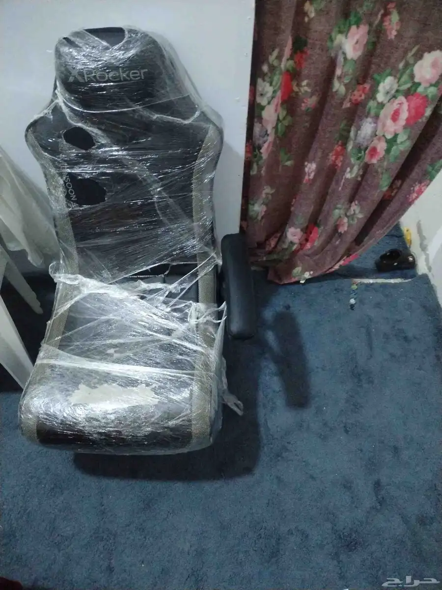 كرسي ليتميز بسماعه جانبيه خليفه بلوتوث  فلاش اضات جانبيه 0