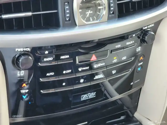 جيب لكزس LX 570 فل كامل 2021 ( بحالة الوكالة ) 33