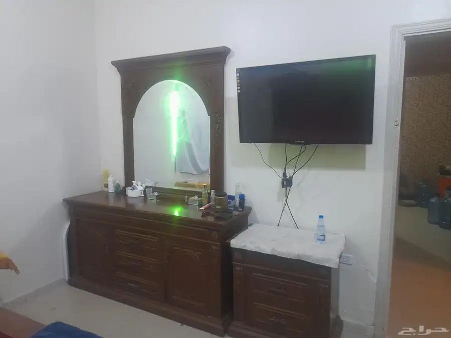 غرف نوم حاله جيده مكونه من سرير ودولاب وتسريحه مرءا 1