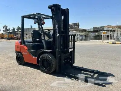 يوجد سواق رافعه شوكيه وبوبكات وسيزر لفت ومان لفت متواجد في ا 0
