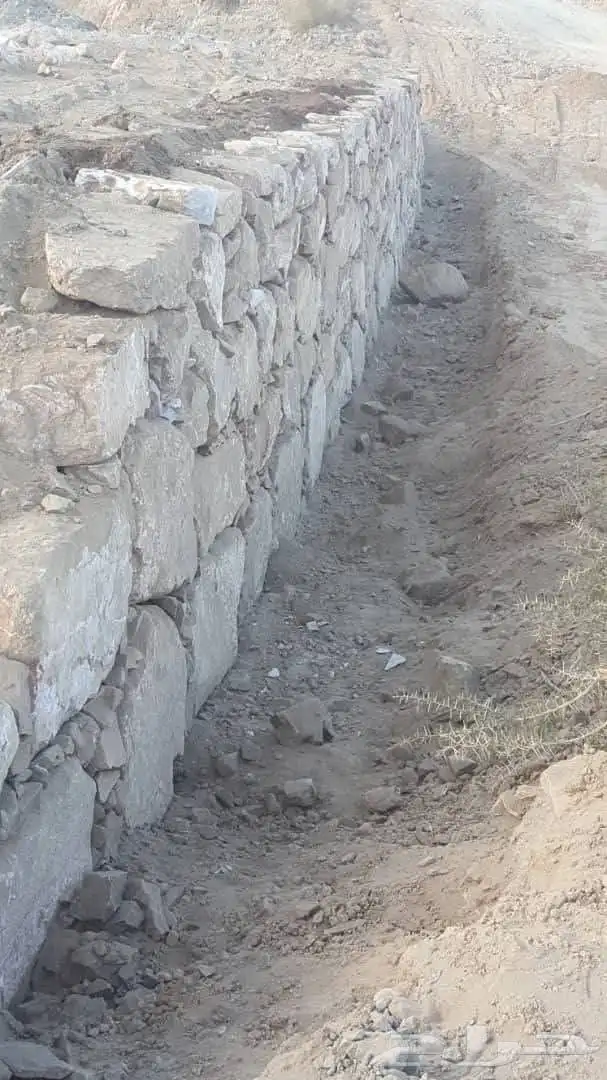 يوجد لديناء بكلينات لبنيان الحجر المقصوص.والحجرالعايدي وقلاب 0