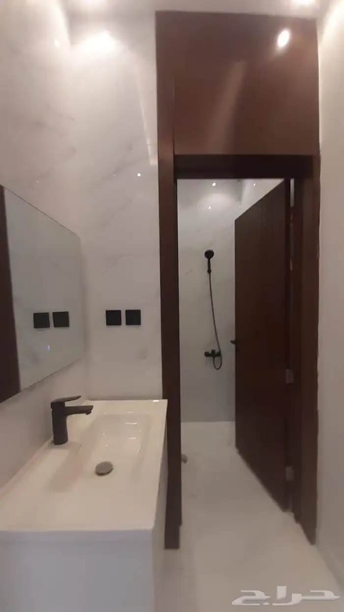 للبيع دور به ملحق السعر حصري 8