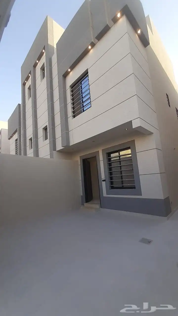 للبيع دور به ملحق السعر حصري 1