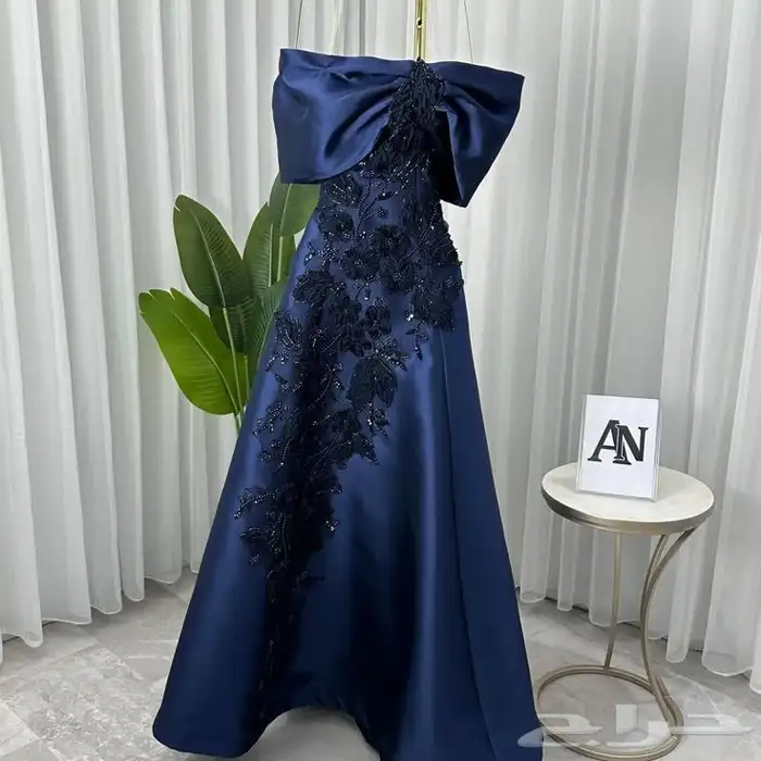 فستان لبس مره وحده مقاس S فخم باللبس نظيف جدا 1