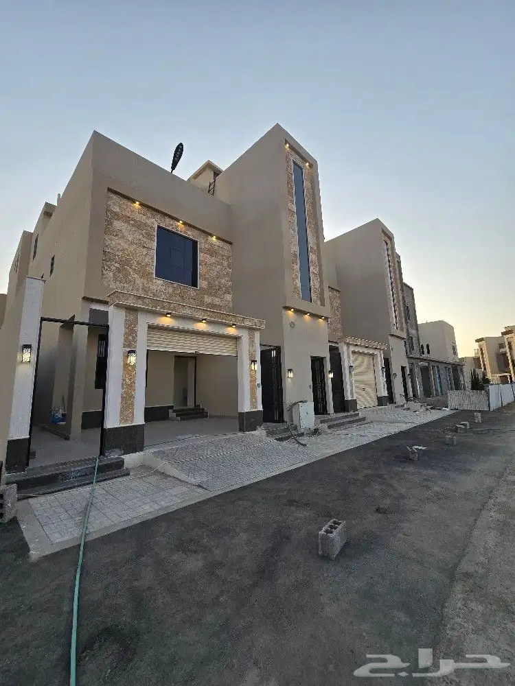 للبيع روف علوي مع ملحق مدخل مستقل مقابل نادي ضمك وكبري باحص 0