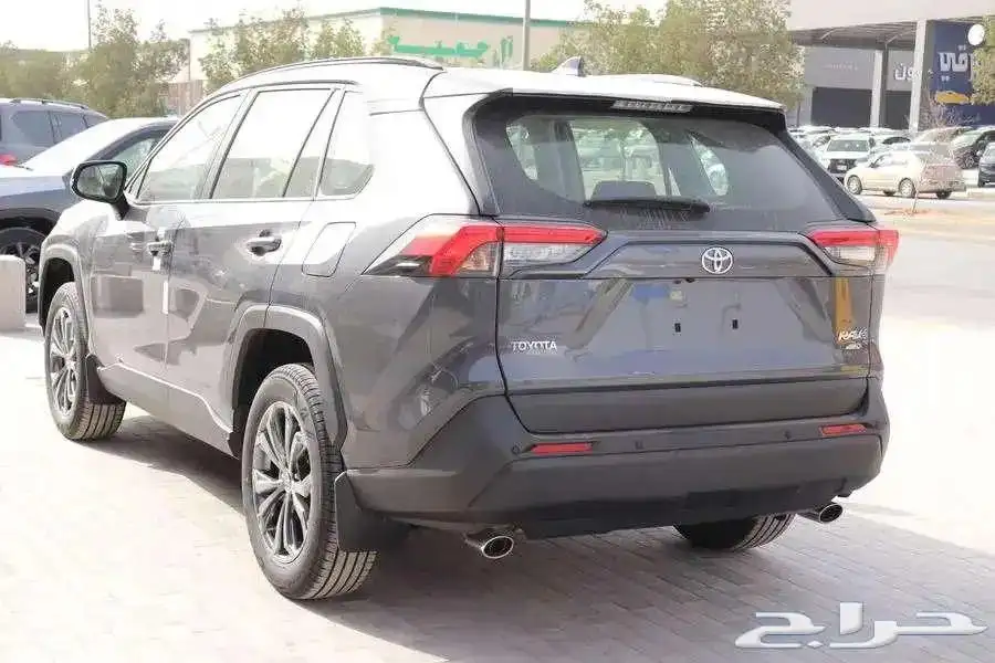 تويوتا راف فور XIE فتحة سقف 1