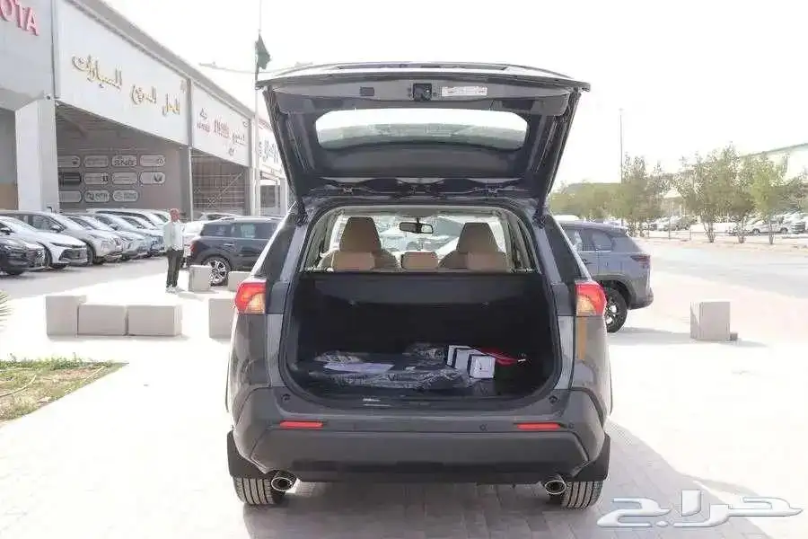 تويوتا راف فور XIE فتحة سقف 4