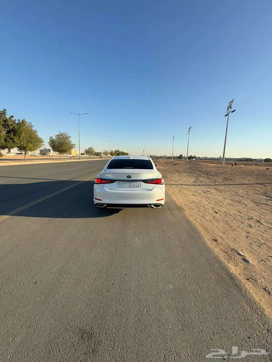 للبيع لكزس ES350 مديل 2023 في الرياض 2