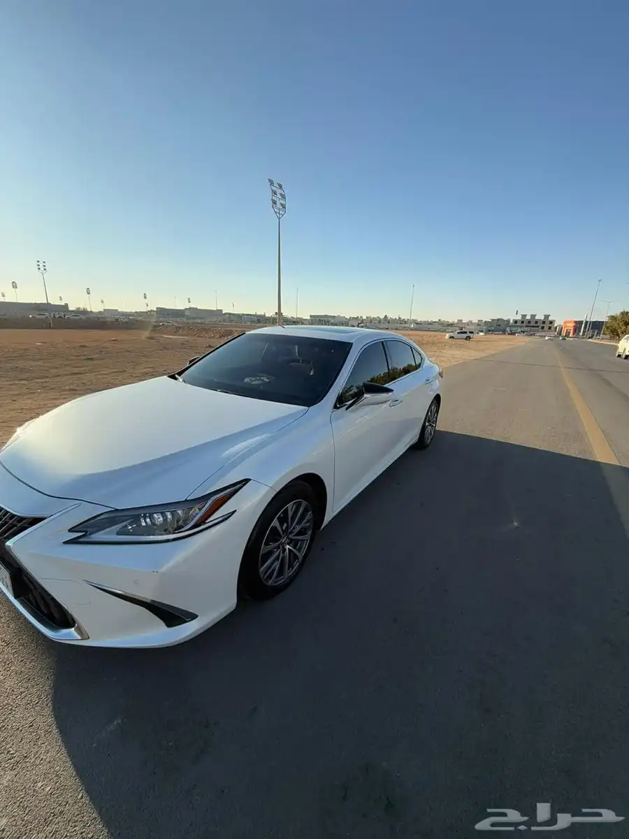 للبيع لكزس ES350 مديل 2023 في الرياض 6